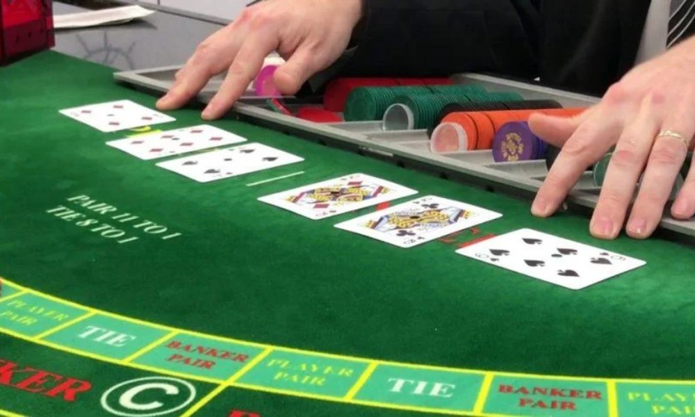 How do cross-chain bridge technologies enable asset transfers in cryptocurrency?